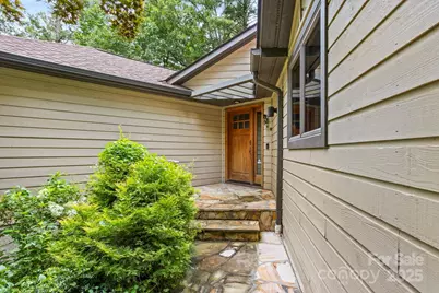 35 Mountain Lake Drive, Hendersonville, NC 28739 - Photo 4