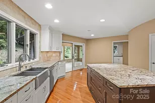 35 Mountain Lake Dr, Hendersonville, NC 28739 - Photo 16