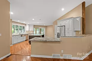 35 Mountain Lake Dr, Hendersonville, NC 28739 - Photo 12