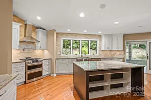 35 Mountain Lake Dr, Hendersonville, NC 28739 - Photo 14