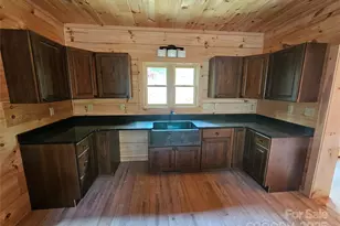 266 Potomac Falls Dr, Black Mountain, NC 28711 - Photo 2