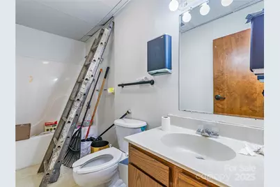 125 S Main Street, Hendersonville, NC 28792 - Photo 34