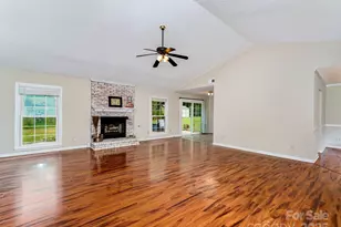 4306 Wynborough Ln, Charlotte, NC 28269 - Photo 2