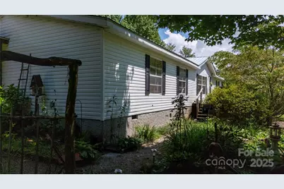 614 Upper Doe Bag Road, Green Mountain, NC 28740 - Photo 2