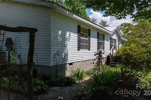 614 Upper Doe Bag Rd, Green Mountain, NC 28740 - Photo 2