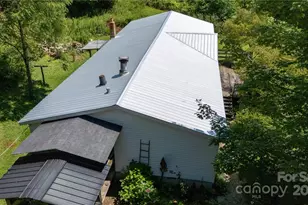 614 Upper Doe Bag Rd, Green Mountain, NC 28740 - Photo 4