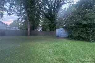 305 Mobley St, Clover, SC 29710 - Photo 4