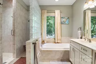 301 Gateway Dr, Hendersonville, NC 28739 - Photo 20