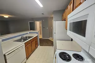 9811 Campus Walk Ln, Charlotte, NC 28262 - Photo 8