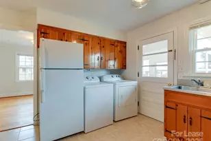 1432 Bevis Dr, Charlotte, NC 28209 - Photo 18