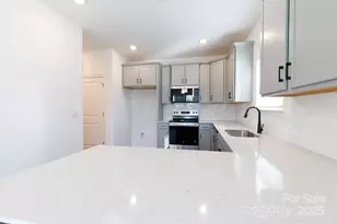 2032 Mandarin Blvd, Charlotte, NC 28205 - Photo 12