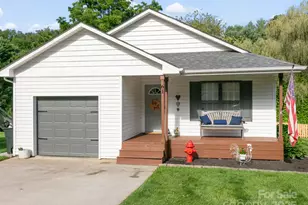 61 Village St, Clyde, NC 28721 - Photo 2