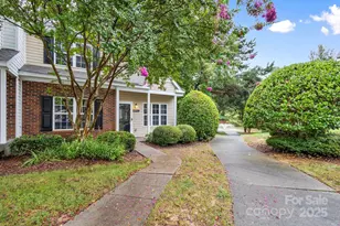 10862 Holly Ridge Blvd, Charlotte, NC 28216 - Photo 2