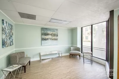 219 W Main Avenue, Gastonia, NC 28052 - Photo 2