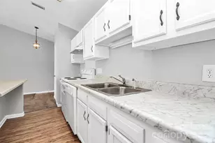 6146 Meadow Rose Ln, Charlotte, NC 28215 - Photo 12