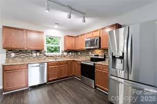 2557 Mulberry Pond Dr, Charlotte, NC 28208 - Photo 10