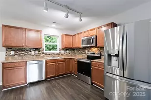 2557 Mulberry Pond Dr, Charlotte, NC 28208 - Photo 10