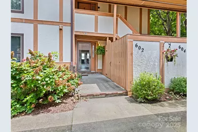 602 Fleetwood Plaza, Hendersonville, NC 28739 - Photo 6