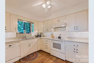 602 Fleetwood Plaza, Hendersonville, NC 28739 - Photo 10