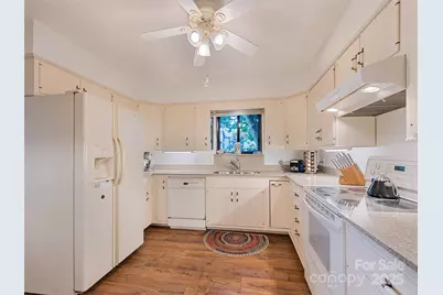 602 Fleetwood Plaza, Hendersonville, NC 28739 - Photo 8