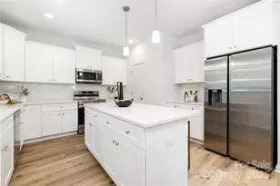 9705 Forest Dr, Charlotte, NC 28216 - Photo 12