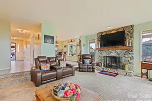 1401 Fleetwood Plaza, Hendersonville, NC 28739 - Photo 16