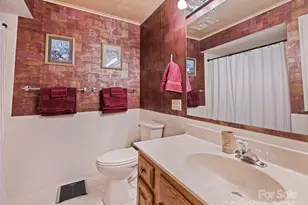 1401 Fleetwood Plaza, Hendersonville, NC 28739 - Photo 10