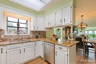 1401 Fleetwood Plaza, Hendersonville, NC 28739 - Photo 8