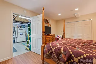 1401 Fleetwood Plaza, Hendersonville, NC 28739 - Photo 34