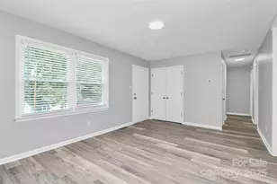 723 Edgegreen Dr, Charlotte, NC 28217 - Photo 2