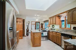 115 Hawkins Creek Rd, Hendersonville, NC 28791 - Photo 20