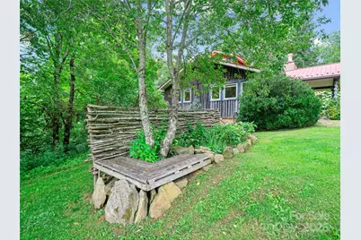 9405 Nc 261 Highway, Bakersville, NC 28705 - Photo 36