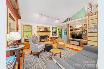 9405 Nc 261 Highway, Bakersville, NC 28705 - Photo 2