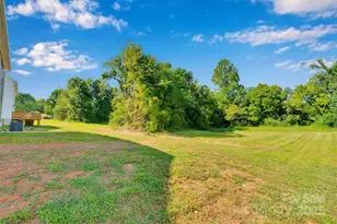 1809 Country Club Rd, Lincolnton, NC 28092 - Photo 4