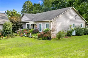 88 Whispering Pines Dr, Marion, NC 28752 - Photo 18