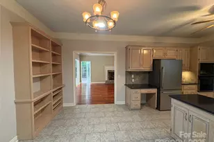 27 Mountain Lake Dr, Hendersonville, NC 28739 - Photo 8