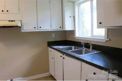 216 E Georgia Avenue, Bessemer City, NC 28016 - Photo 6