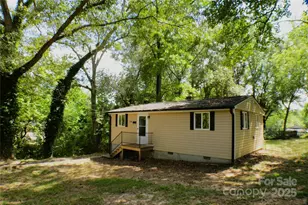 216 E Georgia Ave, Bessemer City, NC 28016 - Photo 2