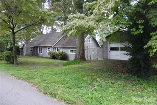 201 Merriman Rd, Hendersonville, NC 28791 - Photo 2