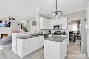 2518 Pimpernel Rd, Charlotte, NC 28213 - Photo 2