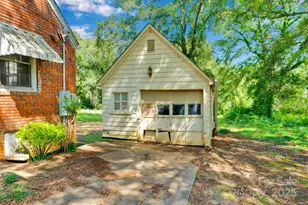 409 Gold St, Shelby, NC 28150 - Photo 4