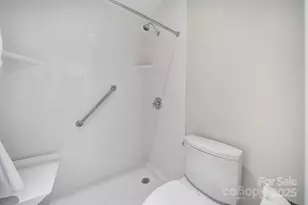 5008 Sardis Rd, Charlotte, NC 28270 - Photo 16