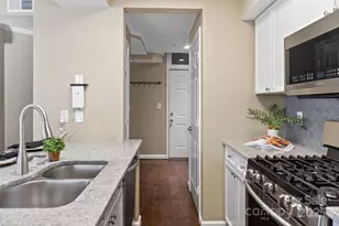 405 W 7th St, Charlotte, NC 28202 - Photo 12