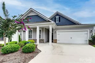 527 Summerfield Pl, Flat Rock, NC 28731 - Photo 2