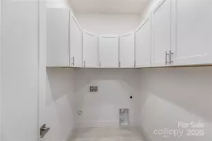8516 Denbur Dr, Charlotte, NC 28215 - Photo 14