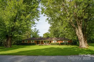 335 Lake Cir Dr, Hendersonville, NC 28792 - Photo 1