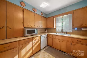 335 Lake Cir Dr, Hendersonville, NC 28792 - Photo 10