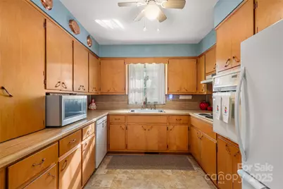 335 Lake Circle Drive, Hendersonville, NC 28792 - Photo 4