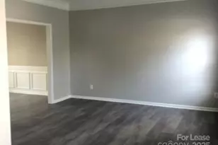 7010 Duchamp Dr, Charlotte, NC 28215 - Photo 4