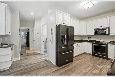 10219 Windtree Lane, Charlotte, NC 28215 - Photo 12